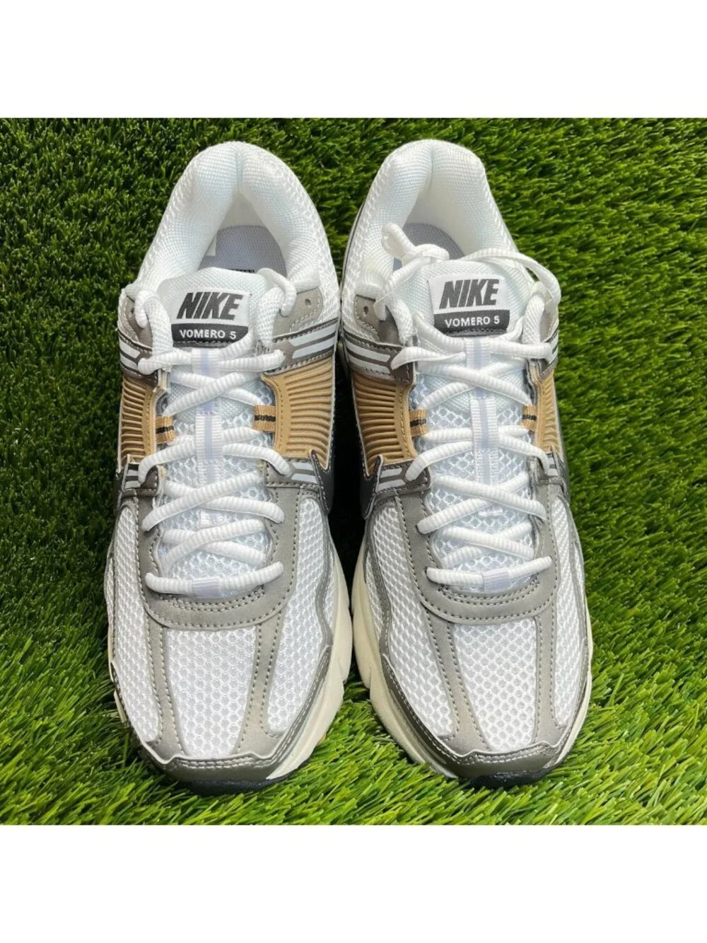 Nike Zoom Vomero 5 Mens Size 9.5 White Silver Athletic Running Shoes Sneakers